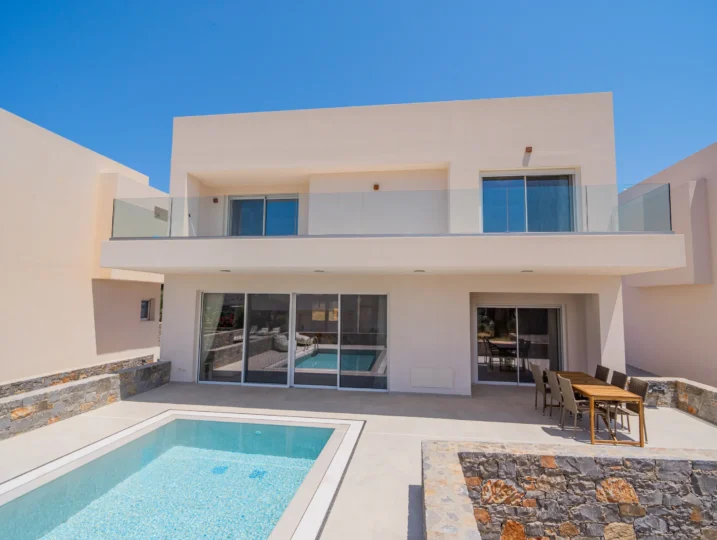 Helios Villa: A three-bedroom private villa with pool, sea and mountain views, accommodating up to six guests near Heraklion.