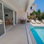 Villa Nefeli outdoor dining area