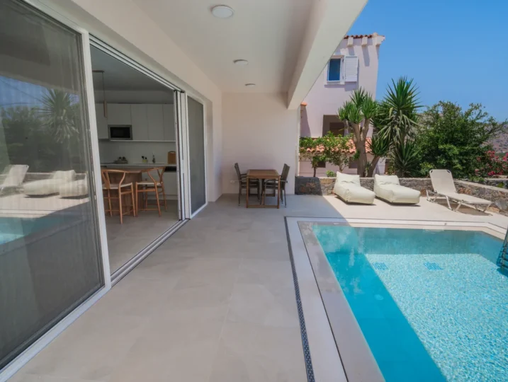 Villa Nefeli outdoor dining area