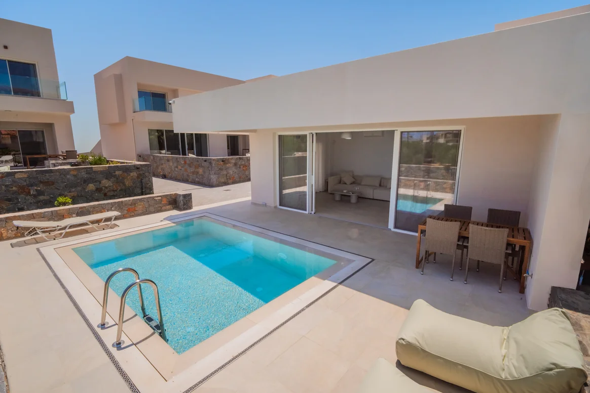 Villa Nefeli outdoor dining area